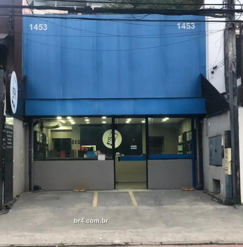 Fachada da loja BR4 Moema na Alameda dos Jurupis